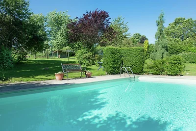 Bauernhaus in Desnié mit Pool & Wald