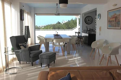 Moderne kretische Familienvilla mit Pool