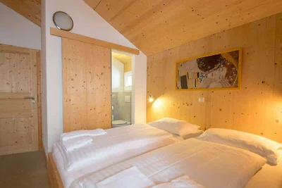 Einladendes Chalet mit Whirlpool im Freien