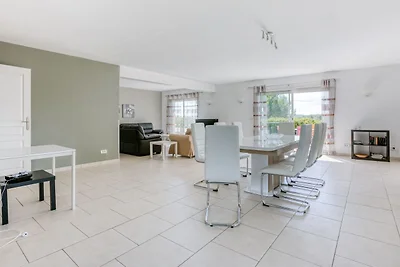 Geräumige Villa mit Pool in Le Canet