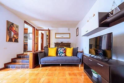 Attraente casa vacanze con piscina all'aperto