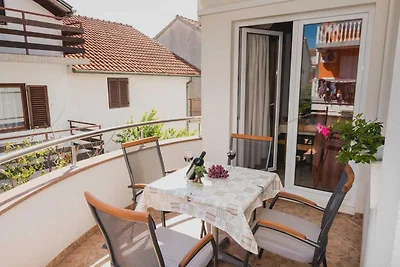 Luxuriöses Srima-Retreat mit Bootsanlegeplatz