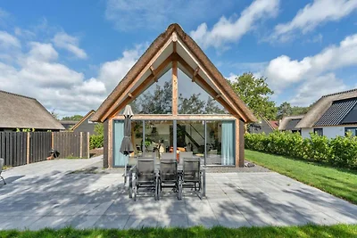 Luxury thatched holiday home for up to 6...
