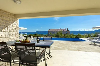 Villa in Krk mit Schwimmbecken