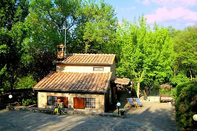 Vrijstaand landhuis in Toscane met boomgaard