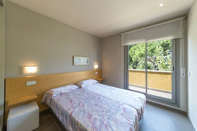 Haus mit großem Garten und privatem Pool