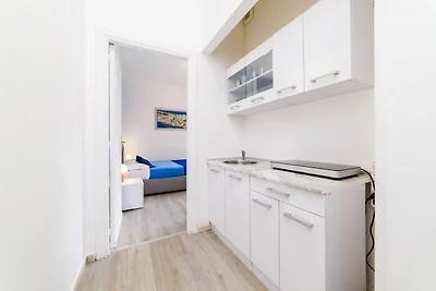 Essentieel mini-appartement met balkon