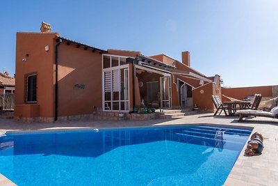 Villa con piscina privata e terrazza sul...