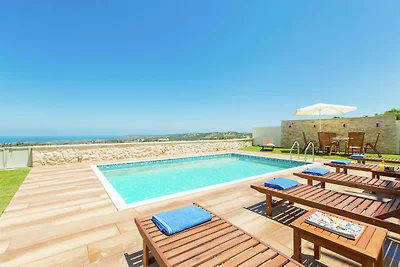Villa auf Kreta mit Pool und Bergblick
