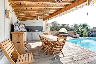 Villa confortable à Roquemaure avec piscine...
