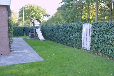 Mit großen, umzäunter Garten (DL108)