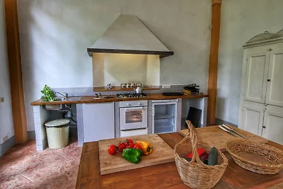 Villa met zwembad en tennisbaan