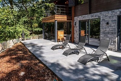 Chalet in het bos met jacuzzi en sauna