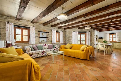 Villa in Banki mit Schwimmbecken