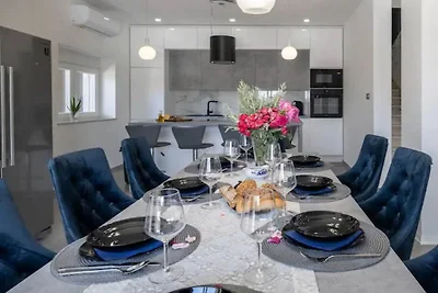 Villa Stipea - Four Bedroom Villa with Swimmi...