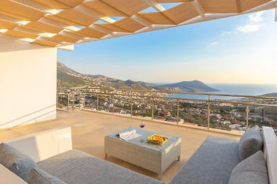 Villa in Kalkan mit Swimmingpool