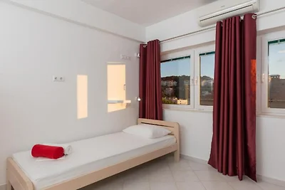 Hostel Free Bird - Bed in Ten Bed Mixed Dormi...