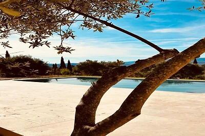 Villa panoramica con piscina