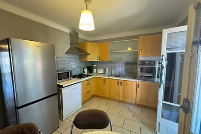 Apartment mit Parkplatz und Terrasse