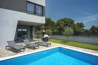 Moderne Villa mit beheiztem Pool