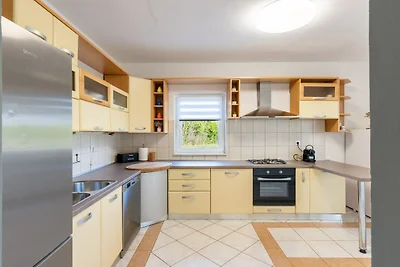 House Rose with Garden and Pool - Three Bedro...