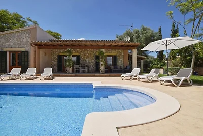 Villa mit privatem Pool in Meeresnהhe