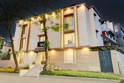 Super Townhouse T Block Sektor 24