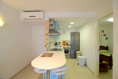 Appartement met twee kamers en terras