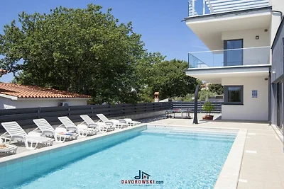 Villa in Pomer mit Schwimmbecken