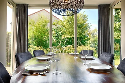 Villa in Maaspark mit Seeblick