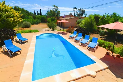 Huis in Es Llombards met zwembad en tuin