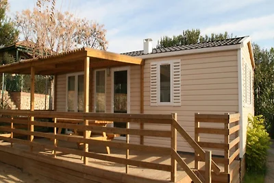 Bungalow mit Terrasse und Parkplatz