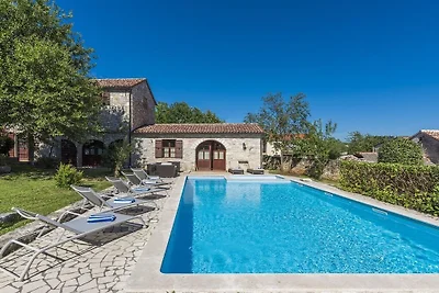 Villa in Žminj mit Schwimmbecken