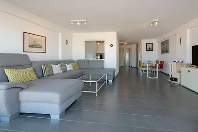 Schöne Wohnung mit Terrasse und Meerblick