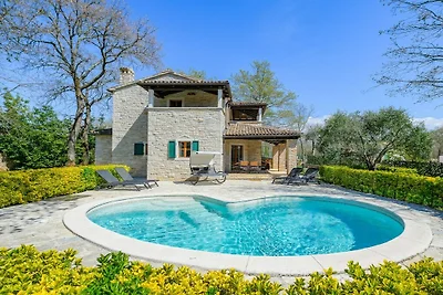 Villa in Banki mit Schwimmbecken