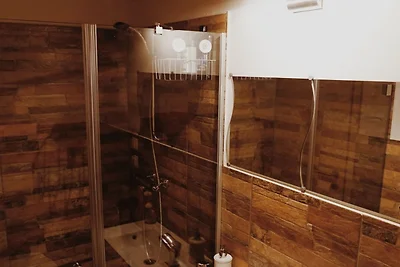 Rustic Refuge Glamping with Hot-Tub and Sauna...