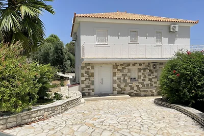 Luxuriöse Villa in Kamaria mit privatem Pool