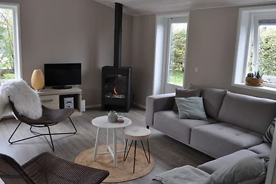 Geräumiges Ferienhaus in Friesland am Wald