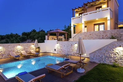 Villa in Arkadi mit Pool & Meer in der Nähe