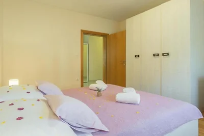 Six Bedroom Holiday House With Pool