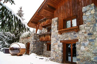 Ampio chalet con sauna a botte e...