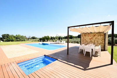 Villa in Muro met zwembad en jacuzzi