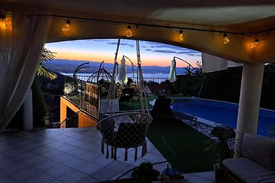 Beautiful Unique Family Villa Emily - Five Be...