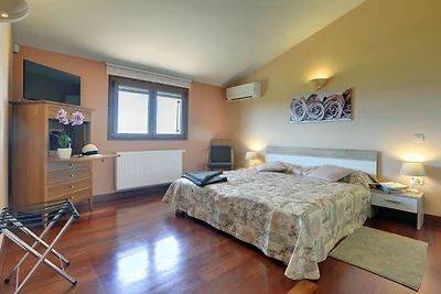 Villa in Pomer mit Pool