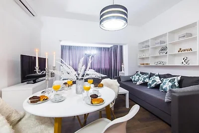 Five bedroom Villa