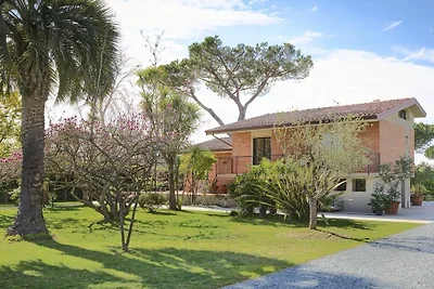 Villa à Massa avec terrasse et jardin