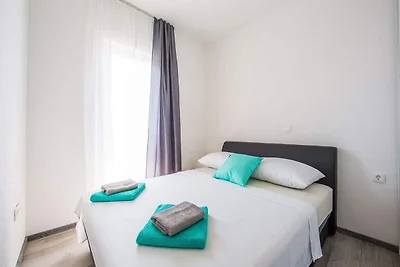 Holiday Home J&D No.3-Six Bedroom House  with...