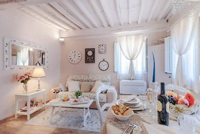 Convenient Home close to Train Station and...