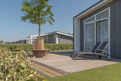 Fraai chalet met werkkamer, in Zeeland