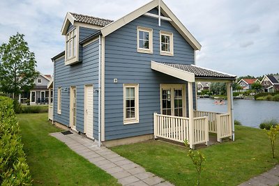 Schönes Ferienhaus mit Sauna in Seenähe